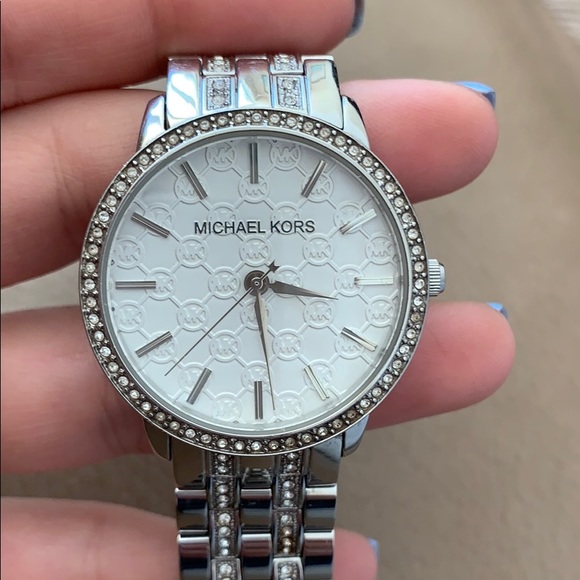 Michael Kors silver watch - Picture 3 of 8